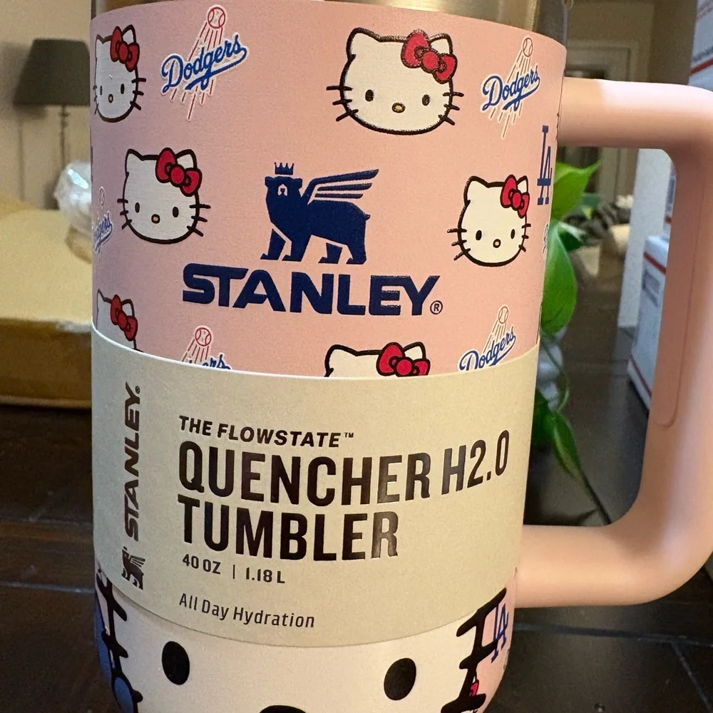 Stanley Hello Kitty LA Dodgers Tumbler, Pink - Picture 2 of 8